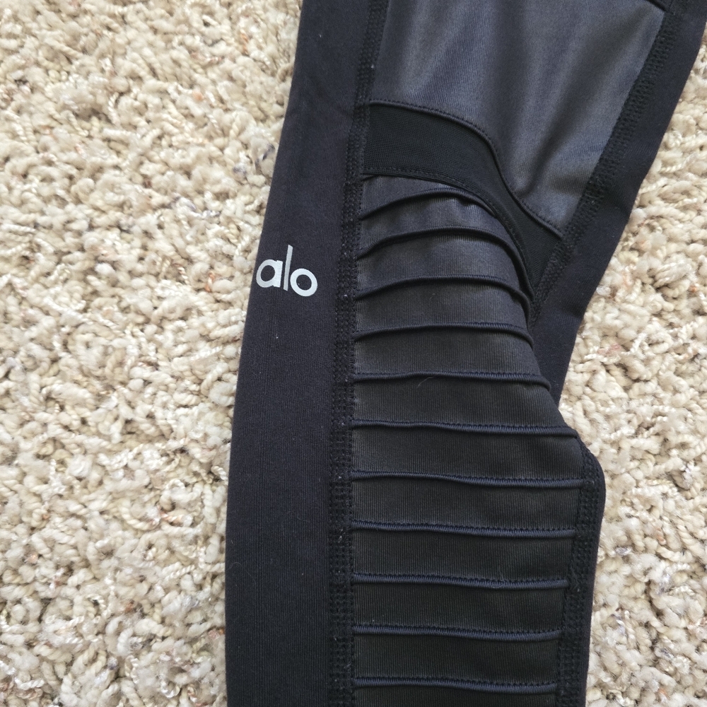 Alo 7/8 High-Waist Moto Legging Black High-Waisted Leggings - XS - Picture 10 of 16